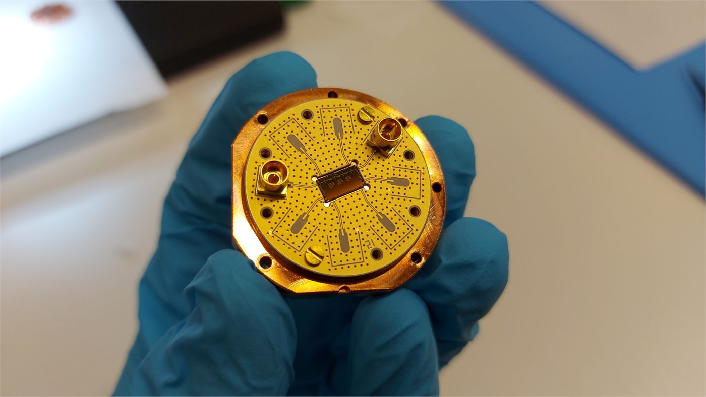 Packaged superconducting chip ready for cryogenic testing